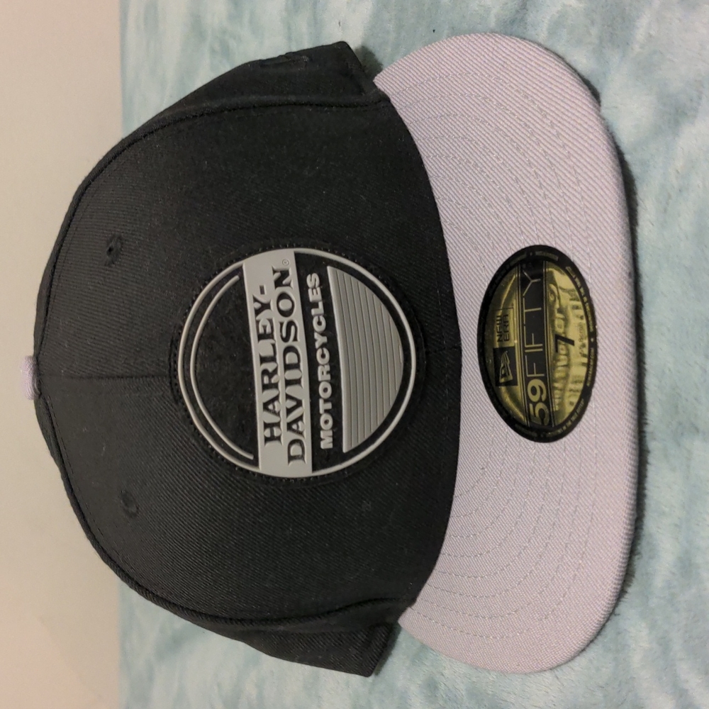 Harley Davidson Fitted Black & Gray Trucker Fitted Hat. Size 7. Great Condition.